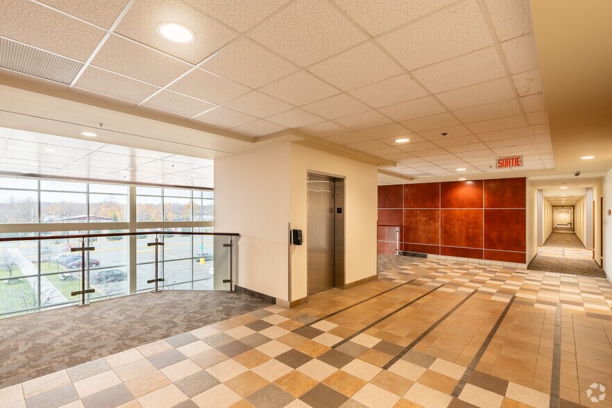 More Photos Of 2800 Av Saint-Jean-Baptiste, Québec Light Distribution For Lease