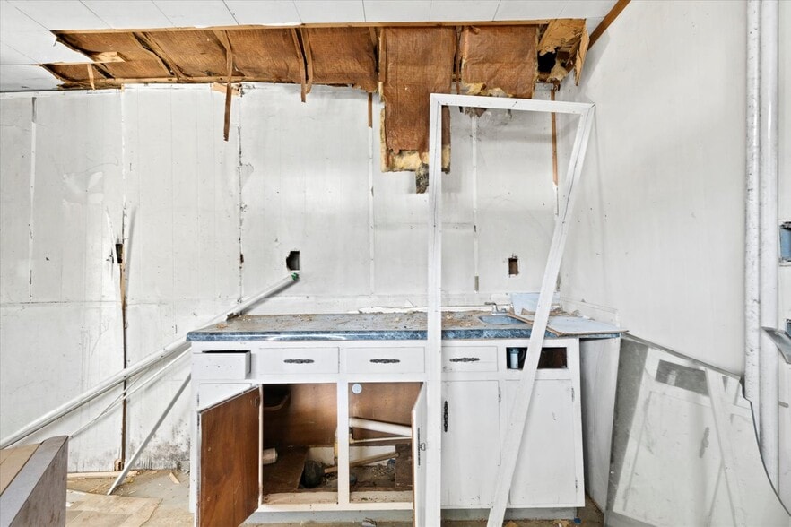 More Photos Of 12745 US 411, Crandall Convenience Store For Sale