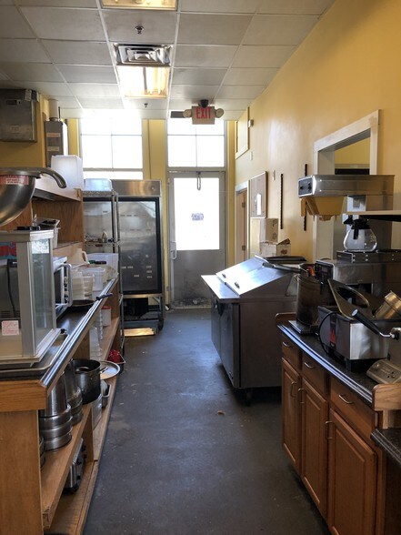 More Photos Of 375 Four Leaf Ln, Charlottesville Office For Lease