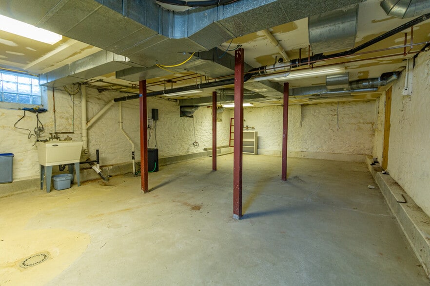 More Photos Of 323 S Main St, Zelienople Office Residential For Lease