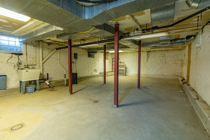 More Photos Of 323 S Main St, Zelienople Office Residential For Lease