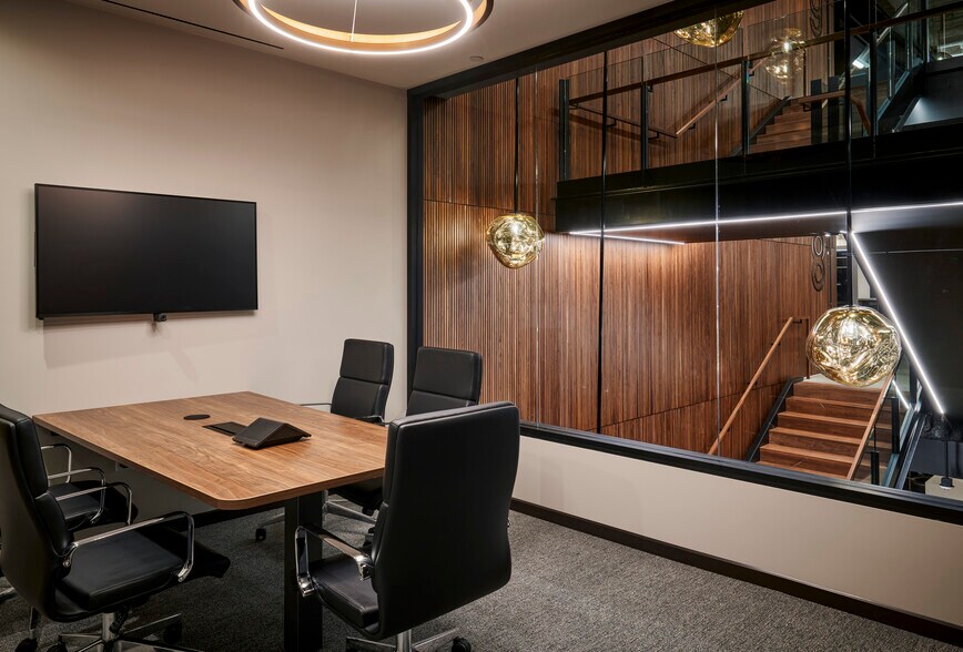 More Photos Of 800 N Brand Blvd, Glendale Office For Lease