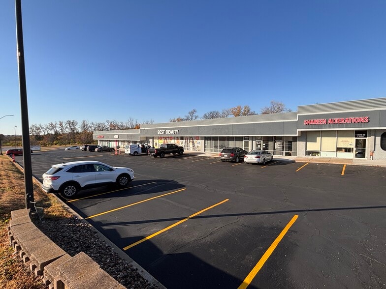 More Photos Of 18675 E 39th St, Independence Unknown For Lease