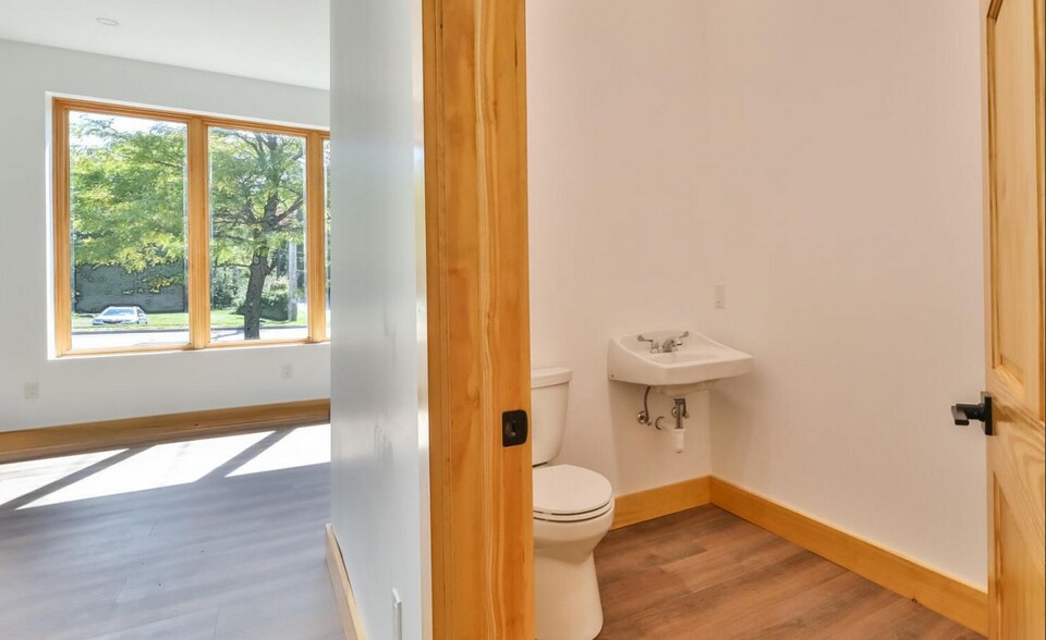 More Photos Of 6194 Main St, Tannersville Office For Lease