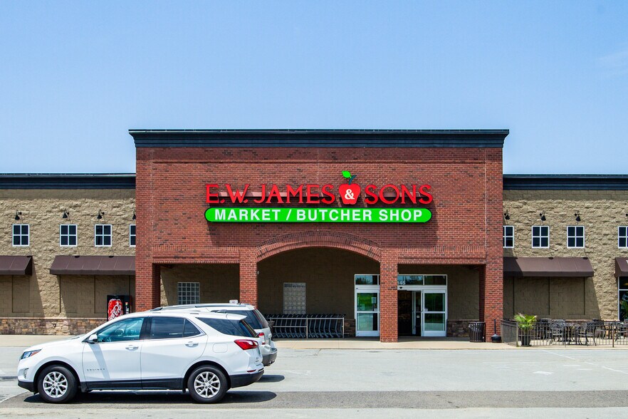 More Photos Of 129-145 Commons Dr, Martin Supermarket For Lease