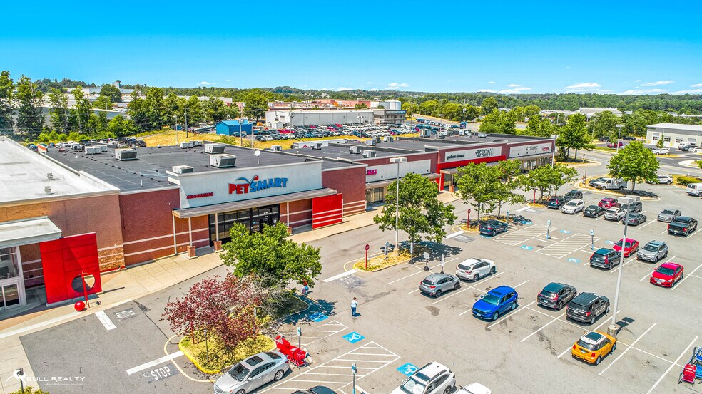 More Photos Of 27 S Gateway Dr, Fredericksburg Storefront For Sale