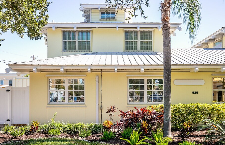 More Photos Of 525 8th St W, Bradenton Office For Sale