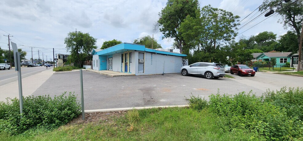 More Photos Of 2909 St Mary's St, San Antonio Restaurant For Sale