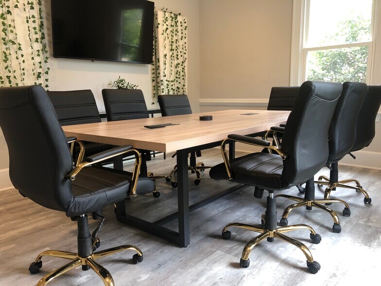 More Photos Of 201 E Academy St, Fuquay-Varina Office For Sale