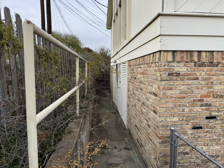 More Photos Of 2124 N 25th St, Waco Medical For Sale