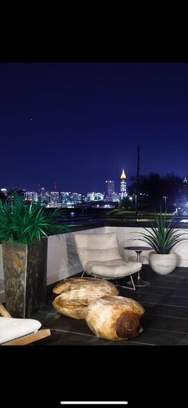 More Photos Of 1400 Howell Mill Rd NW, Atlanta Restaurant For Sale