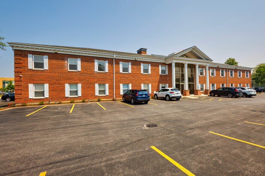 More Photos Of 6912 Main St, Downers Grove Unknown For Lease