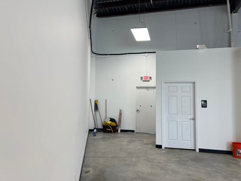 More Photos Of 11130 Gulf Fwy, Houston Unknown For Lease