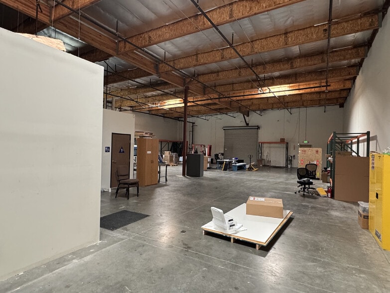 More Photos Of 41680 Corporate Center Dr, Murrieta Manufacturing For Lease
