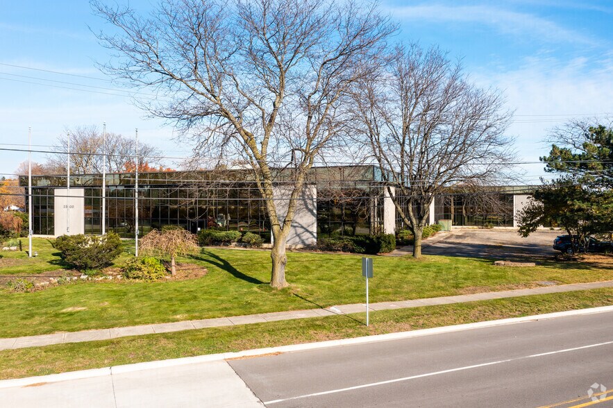 More Photos Of 23800 Northwestern Hwy, Southfield Office For Lease