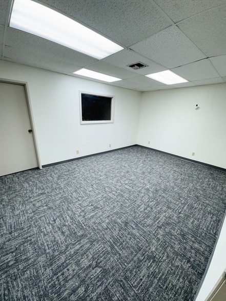 More Photos Of 5810 Rittiman Plz, San Antonio Warehouse For Lease