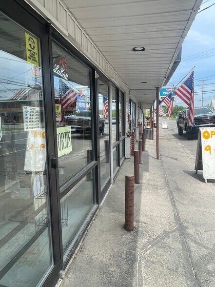 More Photos Of 2 S Main St, Norfolk Supermarket For Sale