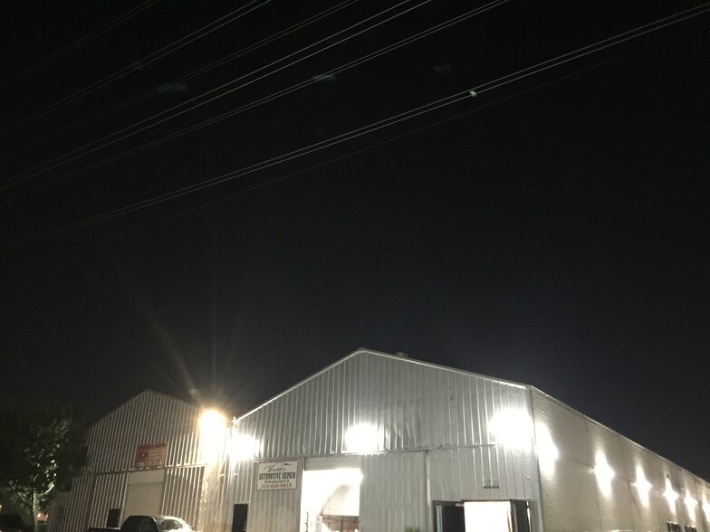 More Photos Of 8418 Broadway St, San Antonio Service For Lease