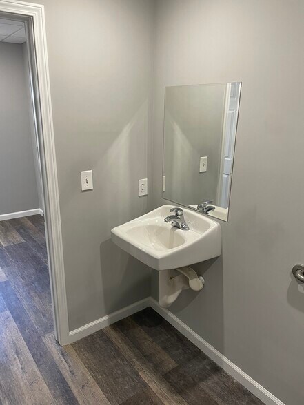 More Photos Of 615 Colonial Park Dr, Roswell Loft Creative Space For Lease