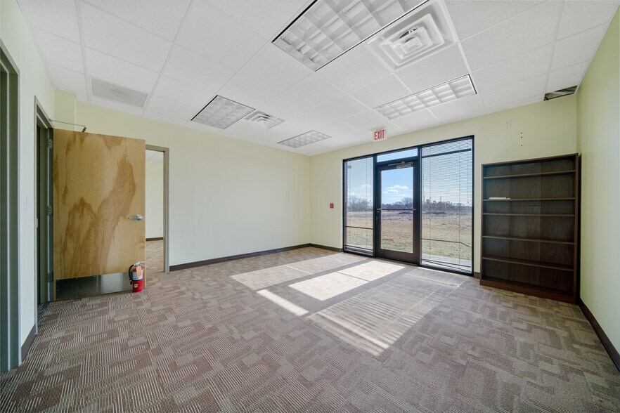 More Photos Of 7704 S Loop 1604 E, Elmendorf Medical For Lease