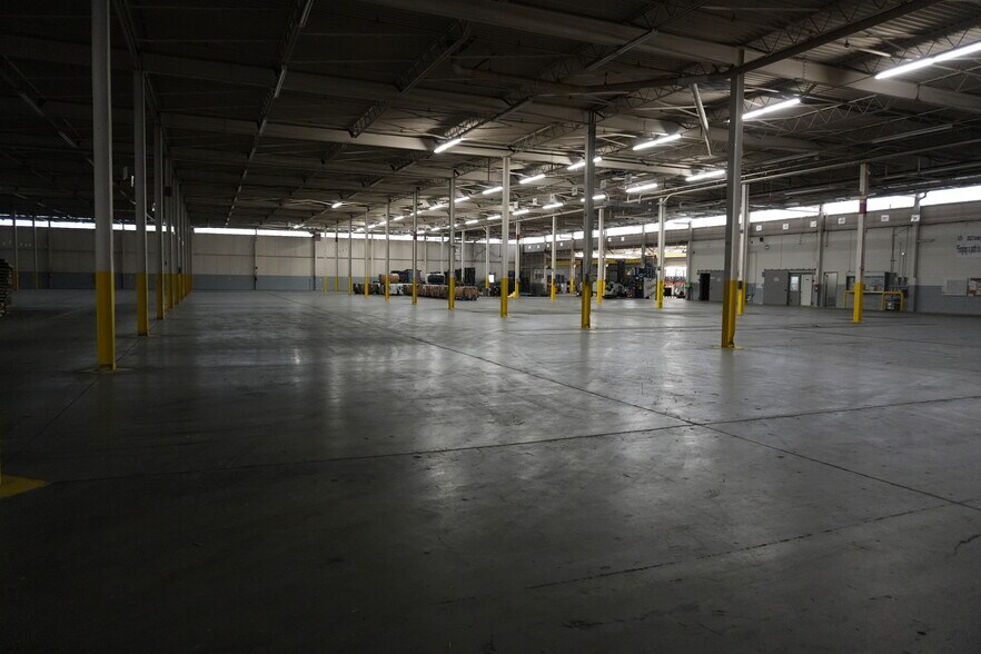 More Photos Of 2301 Virginia Ave, Culloden Warehouse For Lease