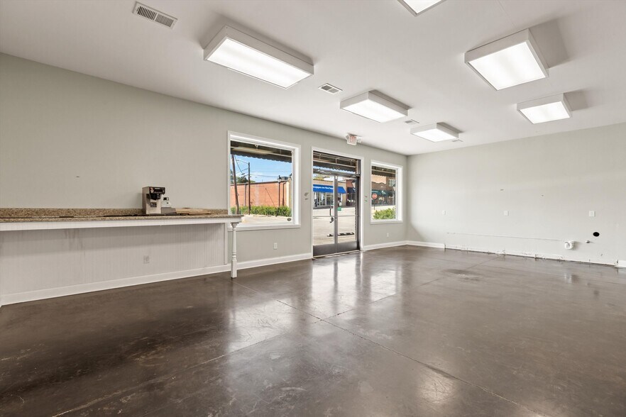 More Photos Of 700 Grove St, Loudon Freestanding For Sale