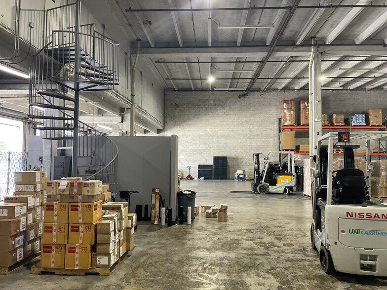 More Photos Of 7315-7335 NW 31st St, Miami Warehouse For Lease