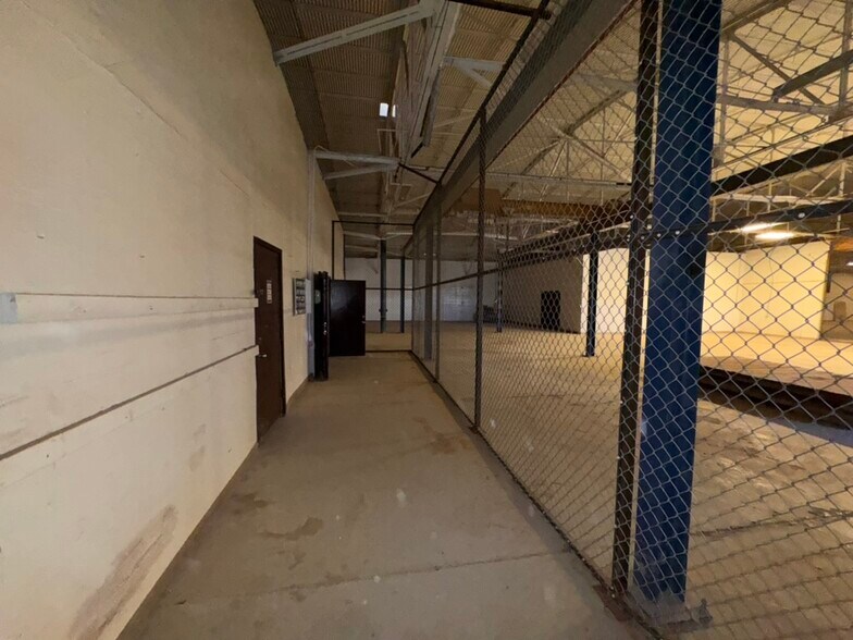 More Photos Of 2401 Sivley Rd, Artesia Truck Terminal For Sale