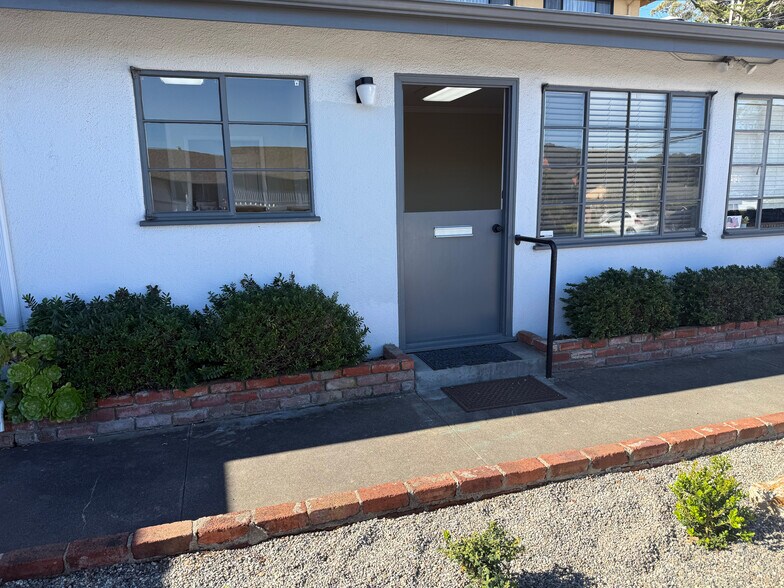 Primary Photo Of 1077 Cass St, Monterey Medical For Lease