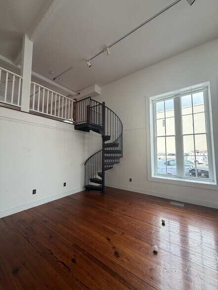 More Photos Of 143 E Bay St, Charleston Storefront Retail Office For Lease