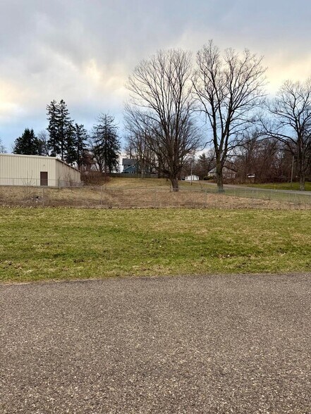 More Photos Of 18043 State St, Vandalia Freestanding For Sale