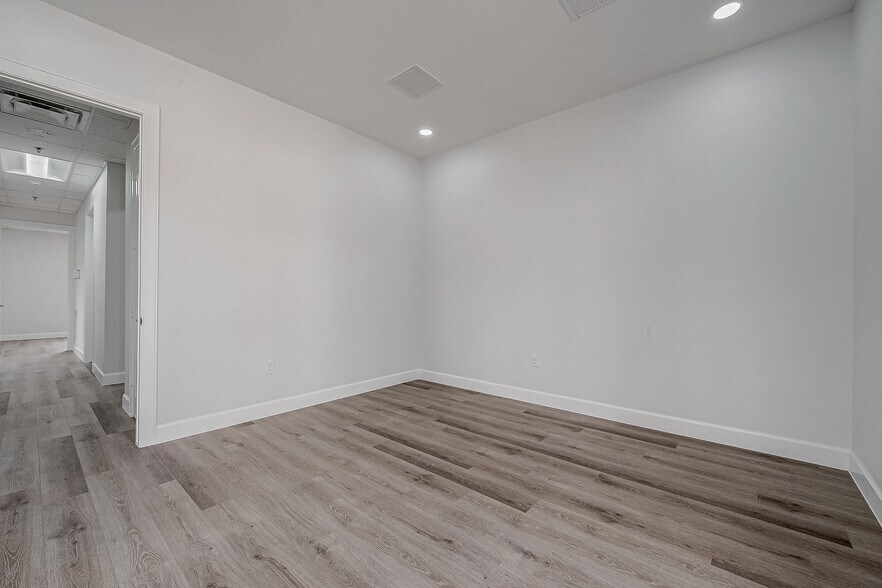More Photos Of 18707 Mueschke Rd, Cypress Office For Sale