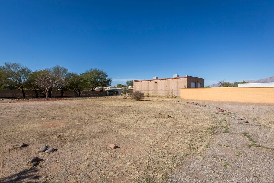 More Photos Of 3767 E Grant Rd, Tucson Office For Sale