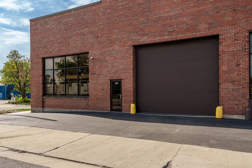 More Photos Of 727 1st Ave, Rockford Industrial For Sale