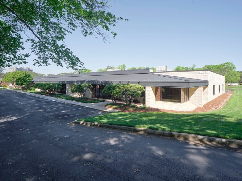 More Photos Of 5923 Peachtree Industrial Blvd, Peachtree Corners Light Distribution For Lease