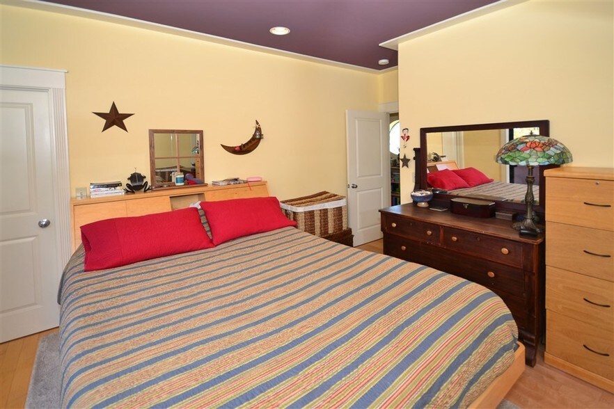 More Photos Of 217-243 W Richmond Ave, Richmond Office Residential For Lease