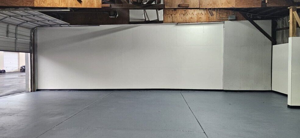 More Photos Of 400 Railroad St, Pittsburgh Warehouse For Lease