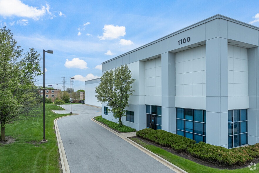 Primary Photo Of 1100 N Swift Rd, Addison Warehouse For Lease