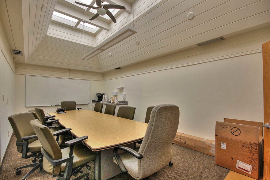 More Photos Of 911-915 Blanco Cir, Salinas Office For Lease