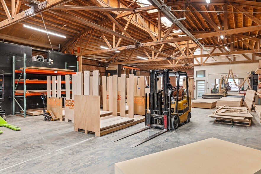 More Photos Of 1458 E 58th Pl, Los Angeles Showroom For Lease