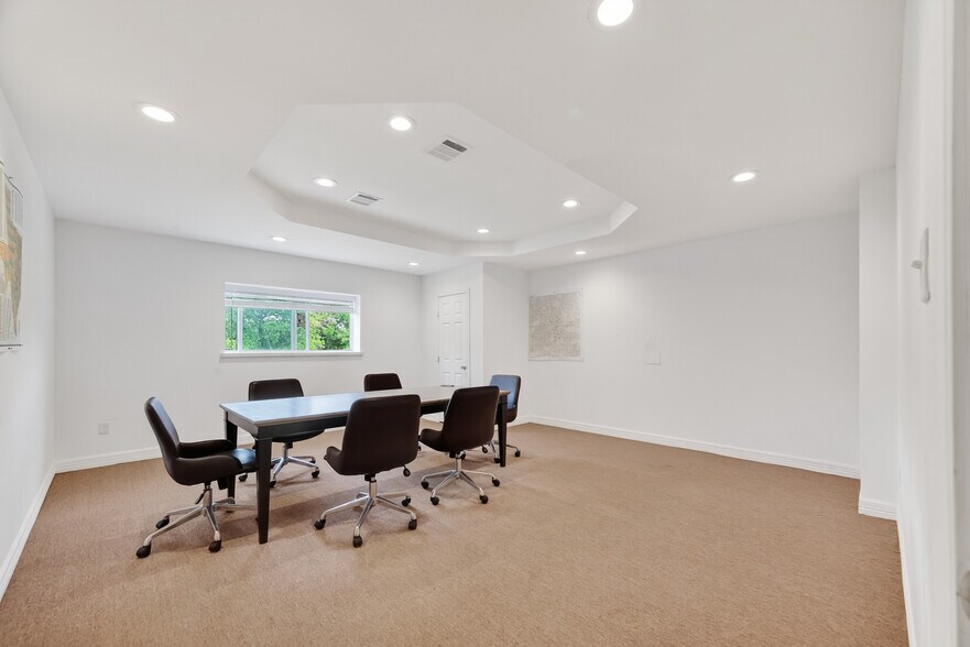 More Photos Of 1320 Almeda Genoa Rd, Houston Manufacturing For Lease