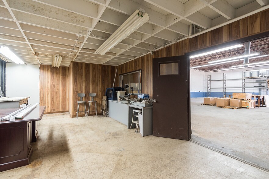 More Photos Of 4733 Don Dr, Dallas Warehouse For Sale