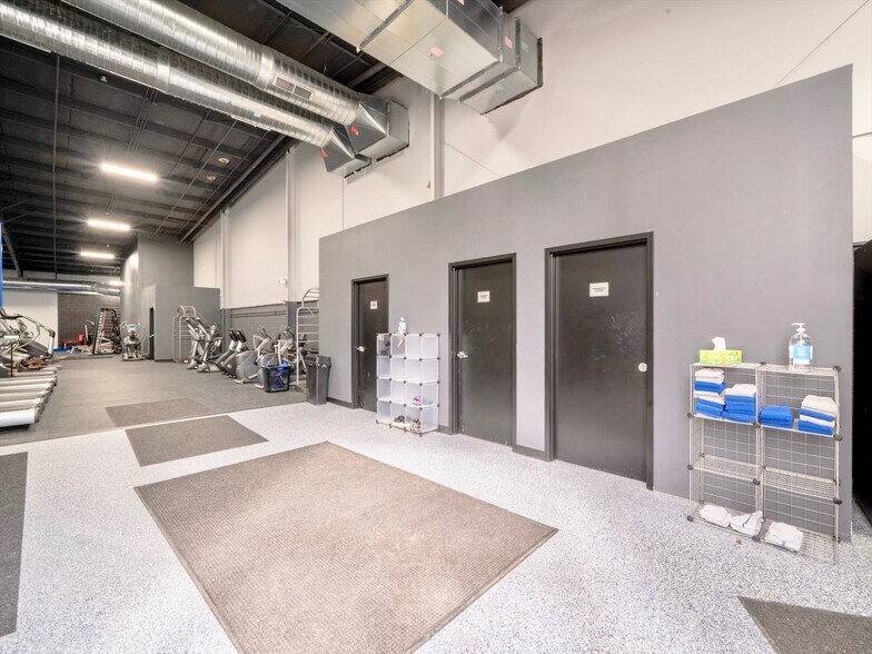 More Photos Of 465 W Commercial St, East Rochester Warehouse For Lease