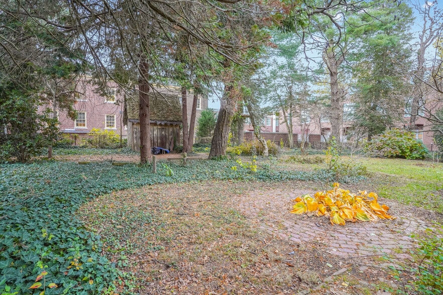 More Photos Of 419 S State St, Dover Office For Sale