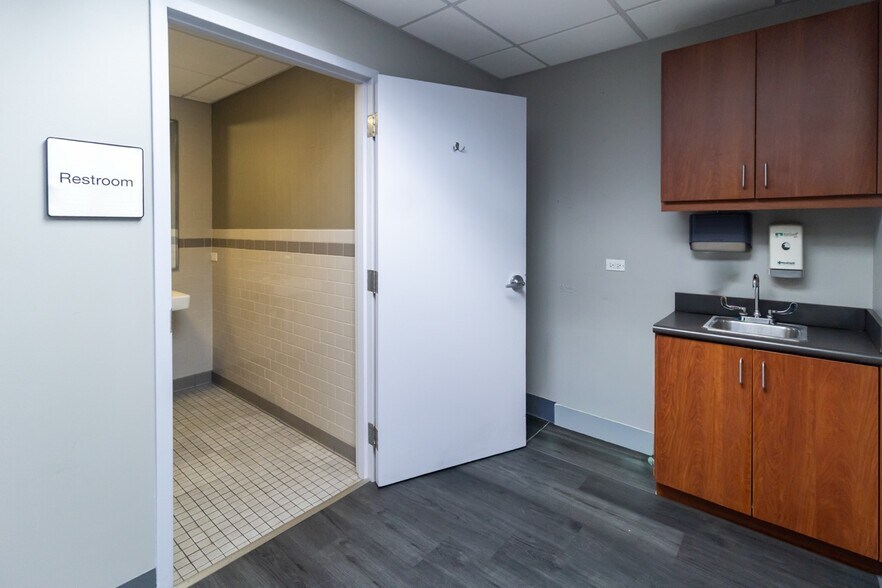 More Photos Of 2400 N Ashland Ave, Chicago Medical For Lease