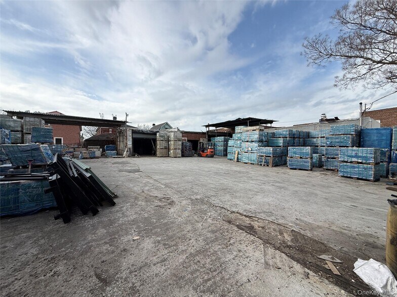 More Photos Of 11552 Lefferts Blvd, South Ozone Park Land For Lease