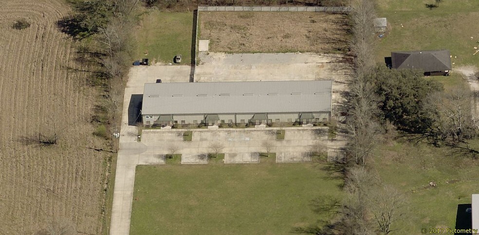 More Photos Of 3200 S Burnside Ave, Gonzales Light Manufacturing For Lease