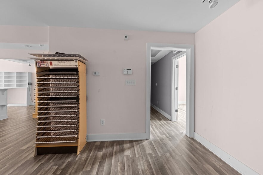 More Photos Of 132 S Main St, Warrenton Storefront For Sale