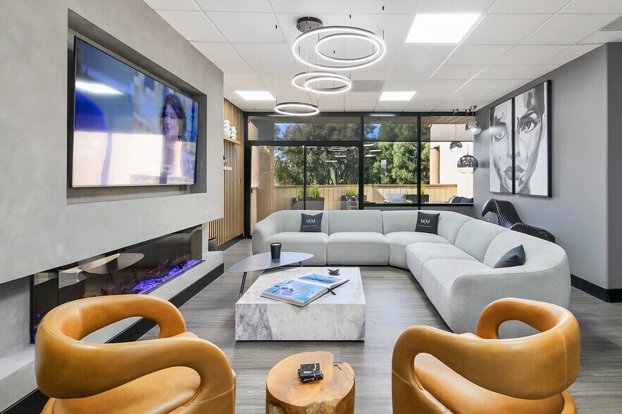 More Photos Of 37 Creek Rd, Irvine Medical For Lease