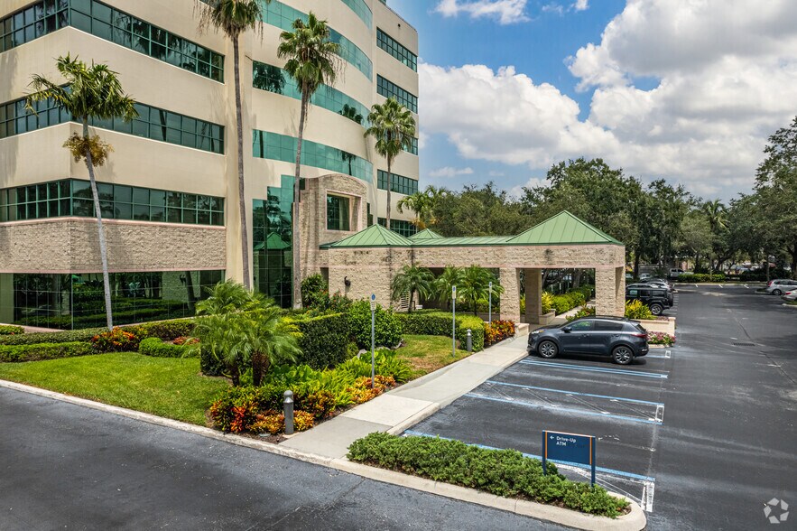 More Photos Of 5150 Tamiami Trl N, Naples Office For Lease
